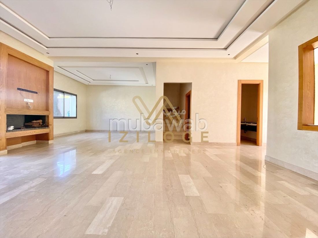Villa de luxe à vendre à Bouskoura. 4 chambres agréables. Avec ascenseur et espace vert Mubawab