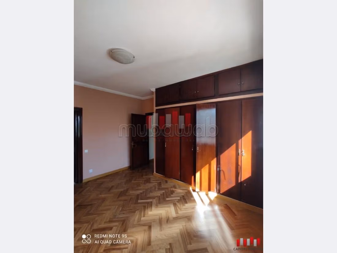 Affitta il tuo appartamento a Moulay Youssef. Superficie di 174 m². Garage privato. 