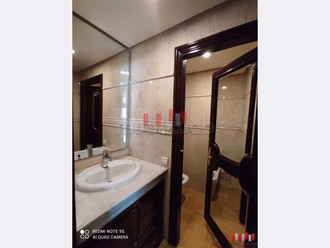 Affitta il tuo appartamento a Moulay Youssef. Superficie di 174 m². Garage privato. 