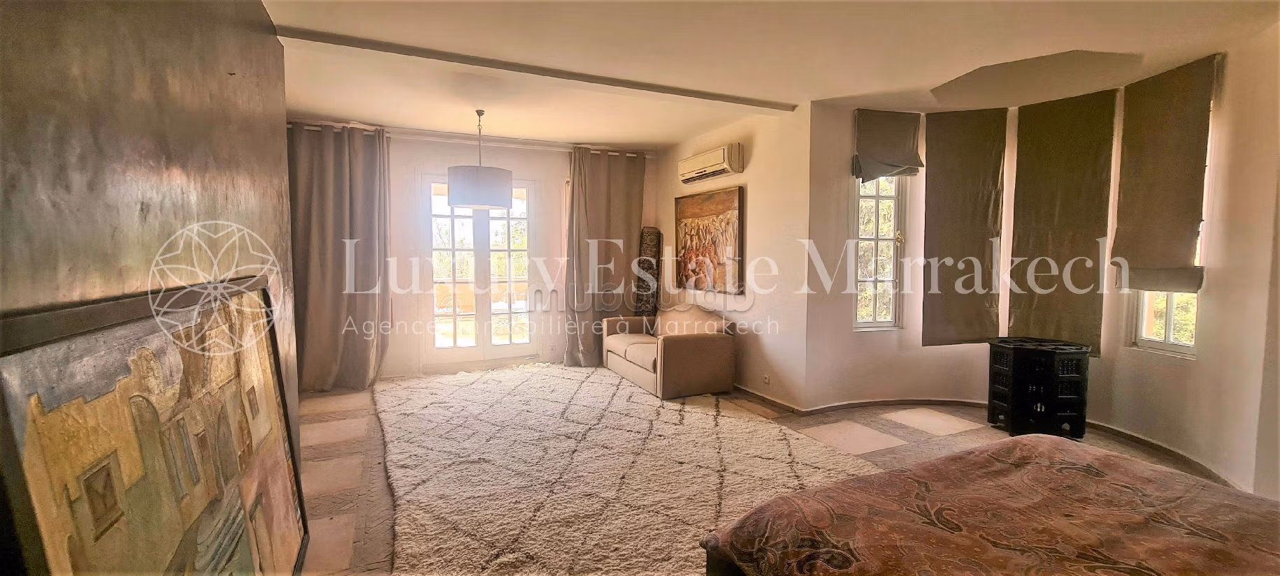 Esplendida villa en venta en Guéliz. 4 bonitas habitaciones. Residencia con piscina, aire condicionado integrado. 