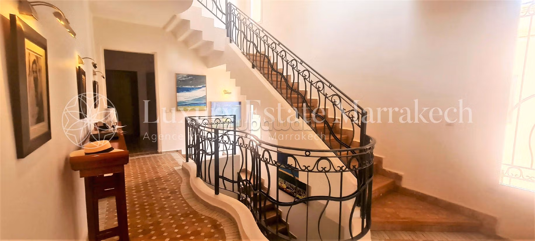 Esplendida villa en venta en Guéliz. 4 bonitas habitaciones. Residencia con piscina, aire condicionado integrado. 