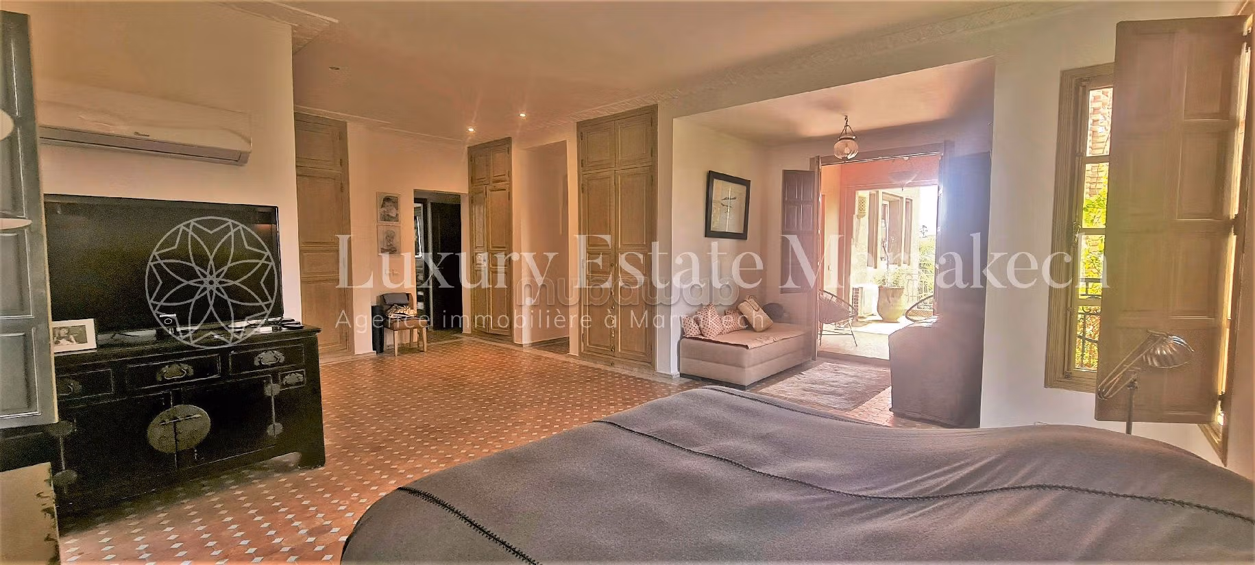 Esplendida villa en venta en Guéliz. 4 bonitas habitaciones. Residencia con piscina, aire condicionado integrado. 