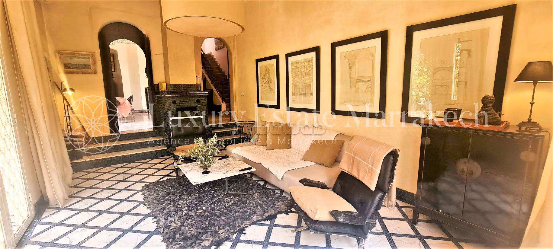 Esplendida villa en venta en Guéliz. 4 bonitas habitaciones. Residencia con piscina, aire condicionado integrado. 