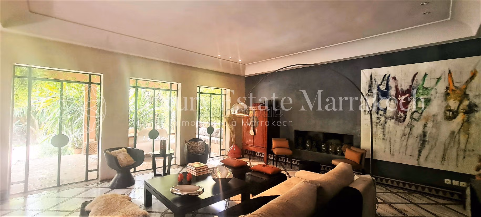Esplendida villa en venta en Guéliz. 4 bonitas habitaciones. Residencia con piscina, aire condicionado integrado. 