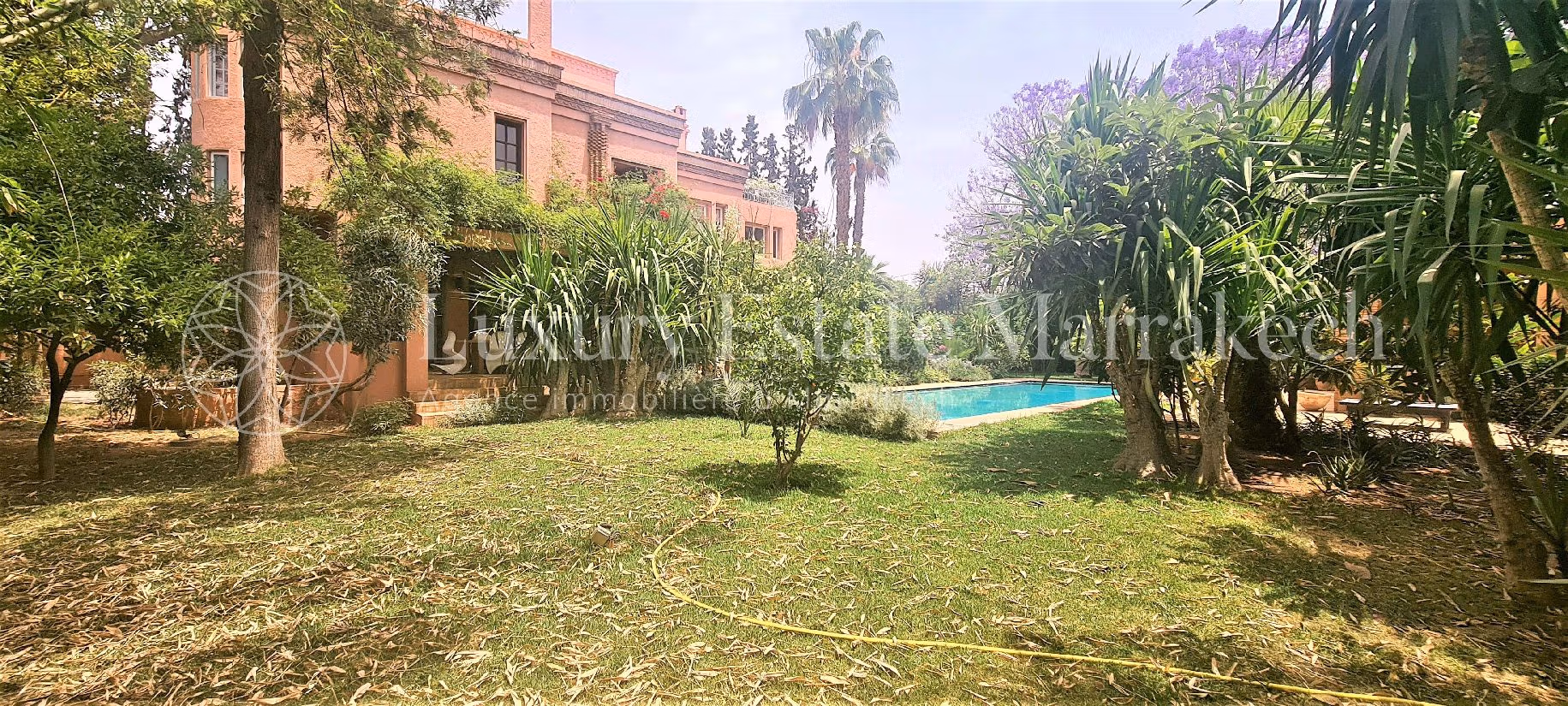 Esplendida villa en venta en Guéliz. 4 bonitas habitaciones. Residencia con piscina, aire condicionado integrado. 