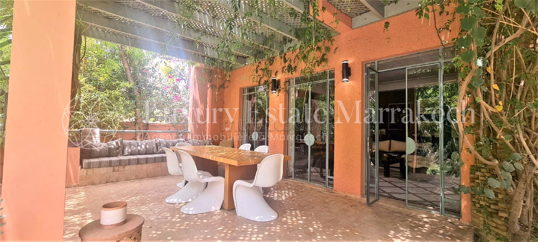 Esplendida villa en venta en Guéliz. 4 bonitas habitaciones. Residencia con piscina, aire condicionado integrado. 
