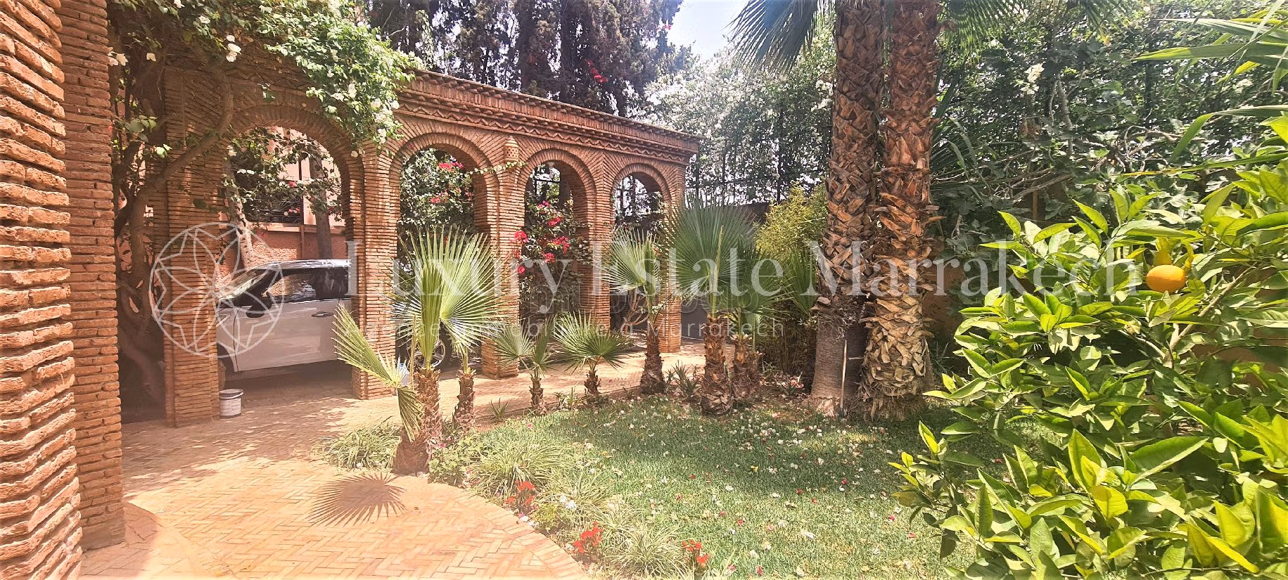 Esplendida villa en venta en Guéliz. 4 bonitas habitaciones. Residencia con piscina, aire condicionado integrado. 