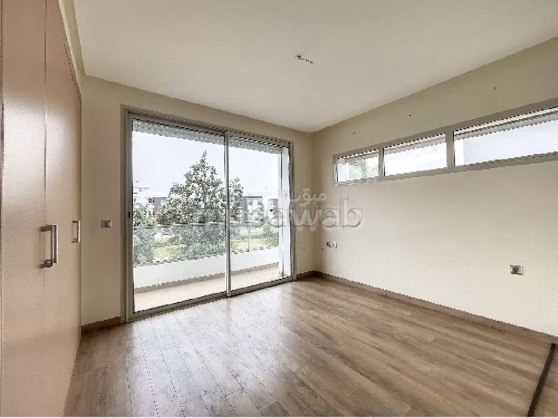 Affitta il tuo appartamento. 2 locali. Posto auto e ascensore.