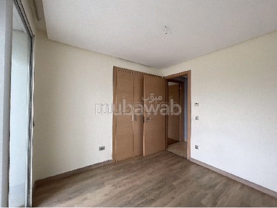 Affitta il tuo appartamento. 2 locali. Posto auto e ascensore.