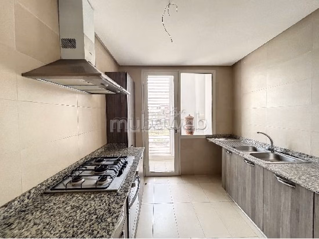 Affitta il tuo appartamento. 2 locali. Posto auto e ascensore.