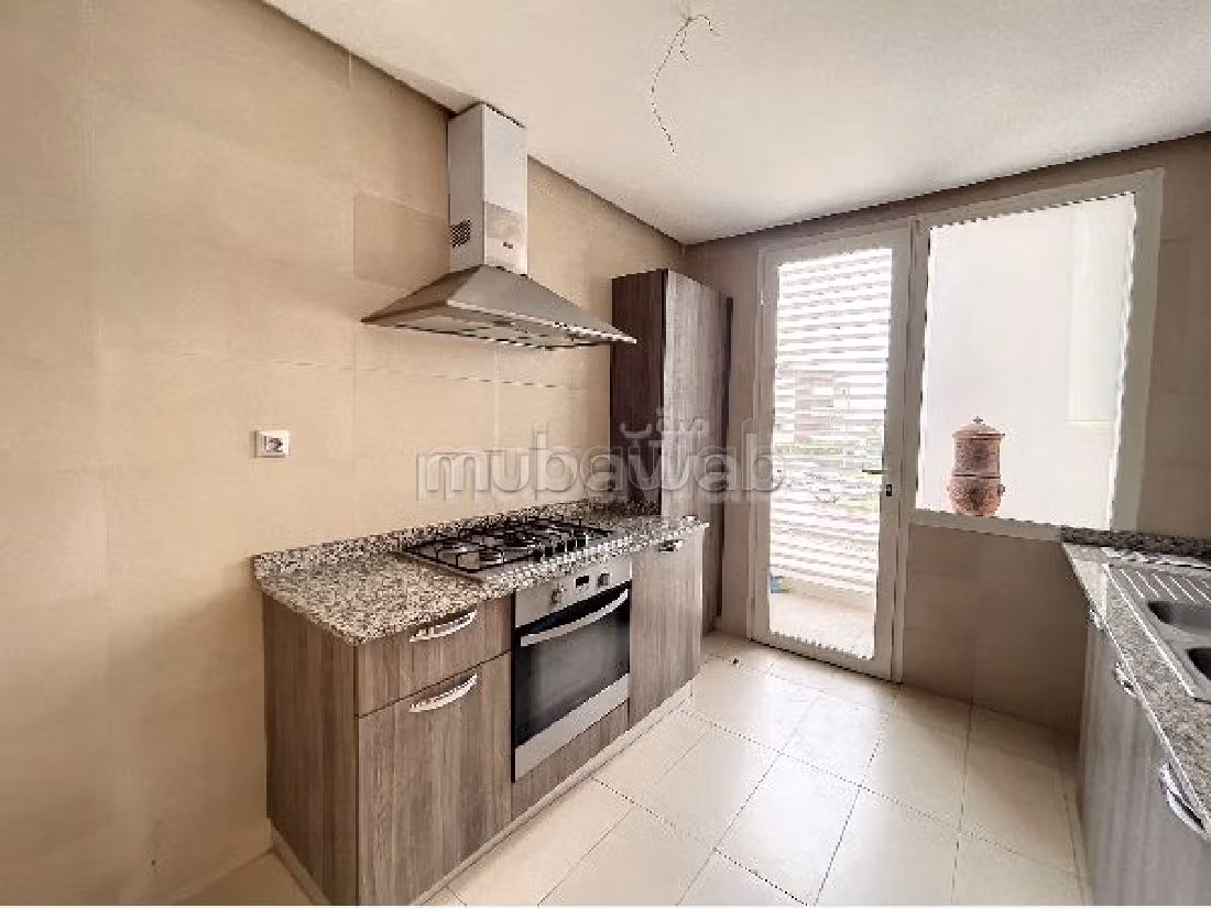 Affitta il tuo appartamento. 2 locali. Posto auto e ascensore.