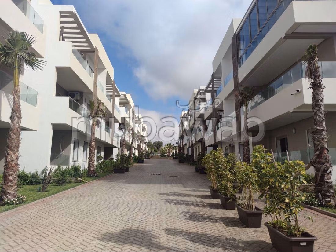 Apartment for sale. 3 large living areas. Satellite dish system and secured residence