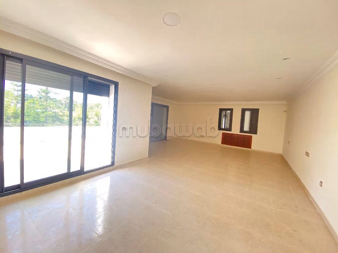 منزل رائع للكراء ب حي السفراء. المساحة الكلية 450 م². باب متين وصحن هوائي