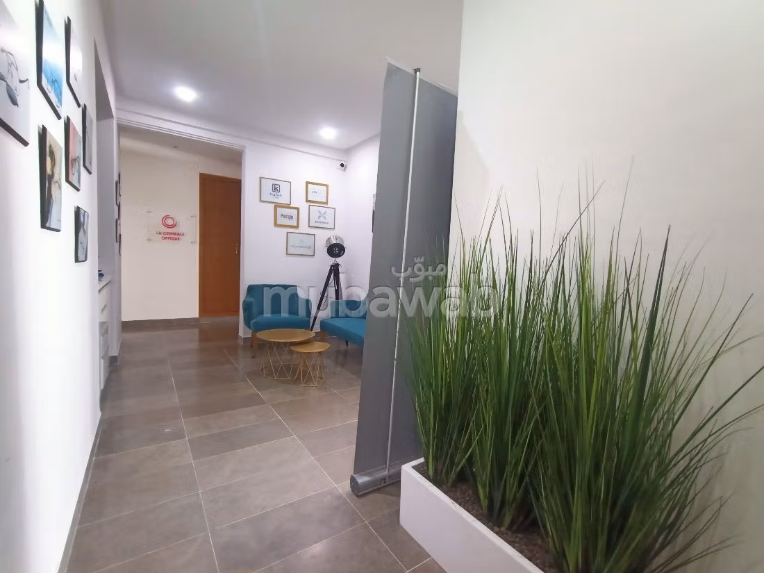 Offices for rent in Les Berges Du Lac 2. Dimension 150 m². Terrace and lift