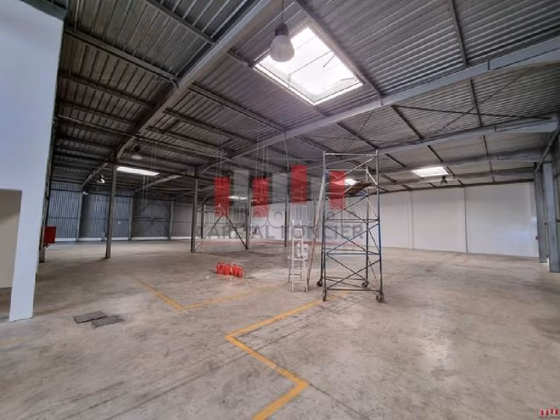 Affitta il locale commerciale perfetto per te. Superficie 1702 m². 