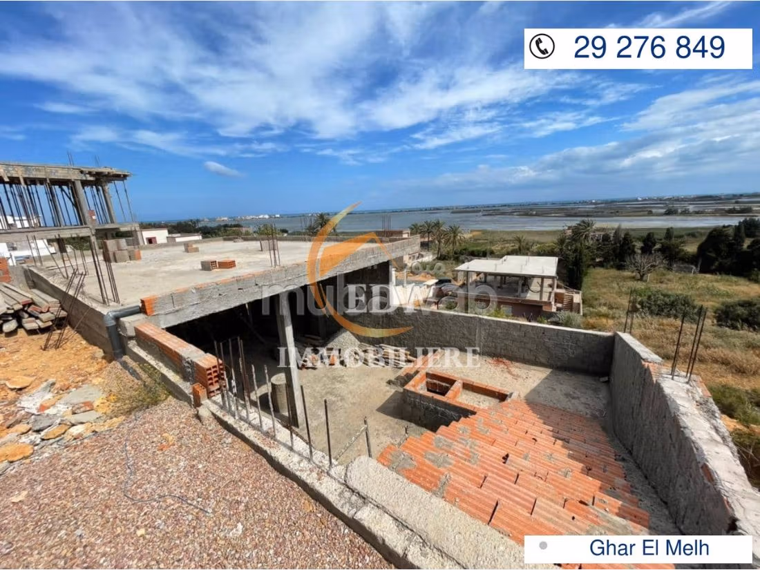 Vaste maison à Ghar El Melh Bizerte