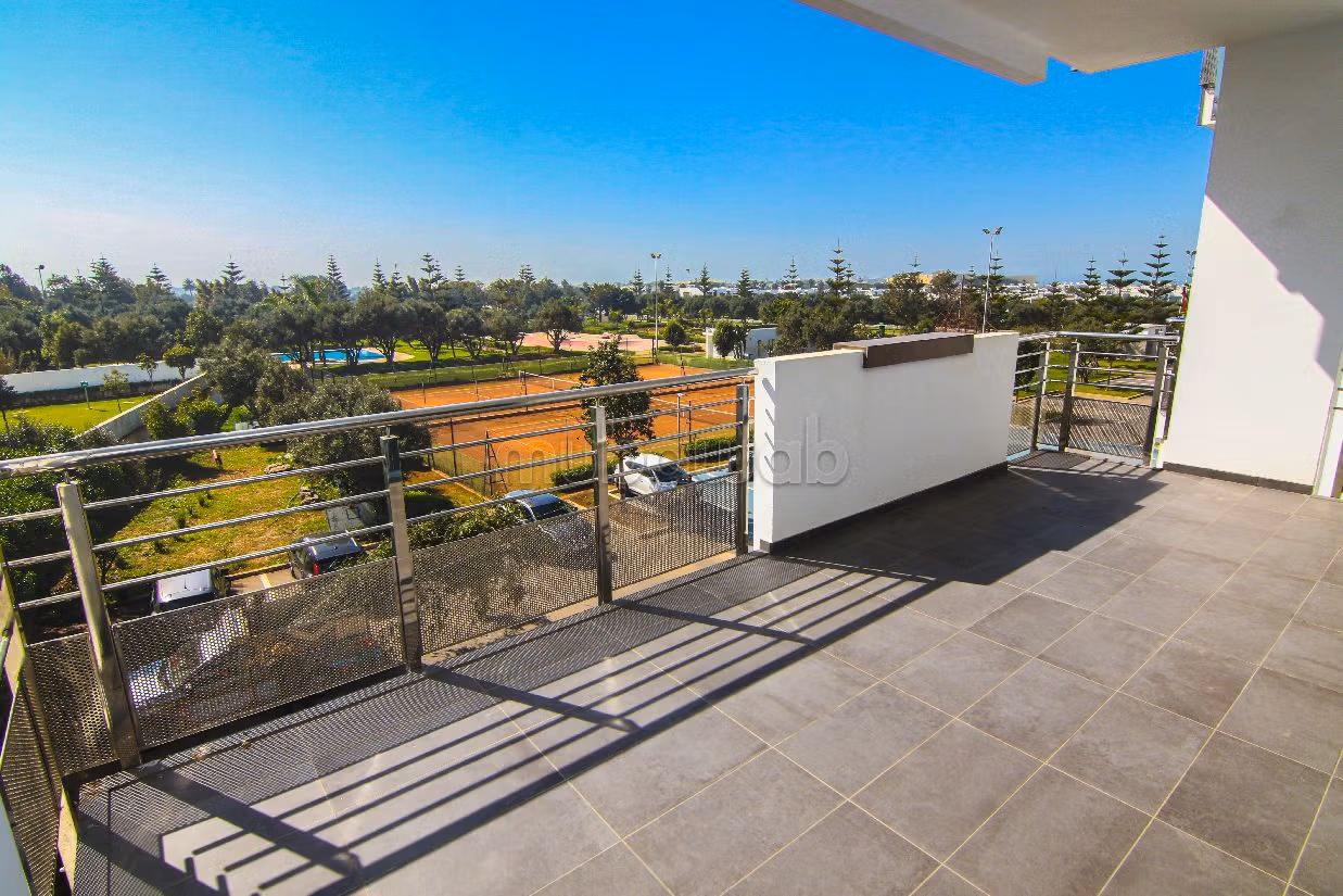 Vendita appartamento a Plage Oued Cherrat. 3 camere. Giardino e terrazzo. 