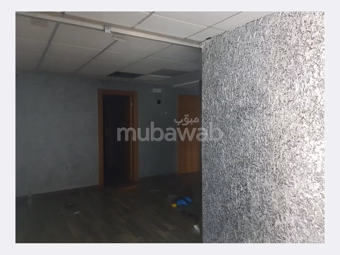 Offices for rent in Sidi Maarouf. Dimension 330 m². Caretaker service available, air conditioning