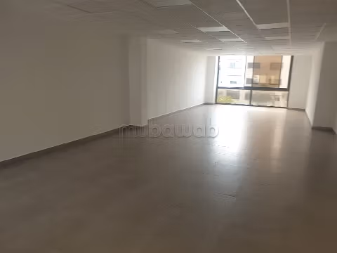 Plateau de bureau LPB676 de 150 m² à Racine