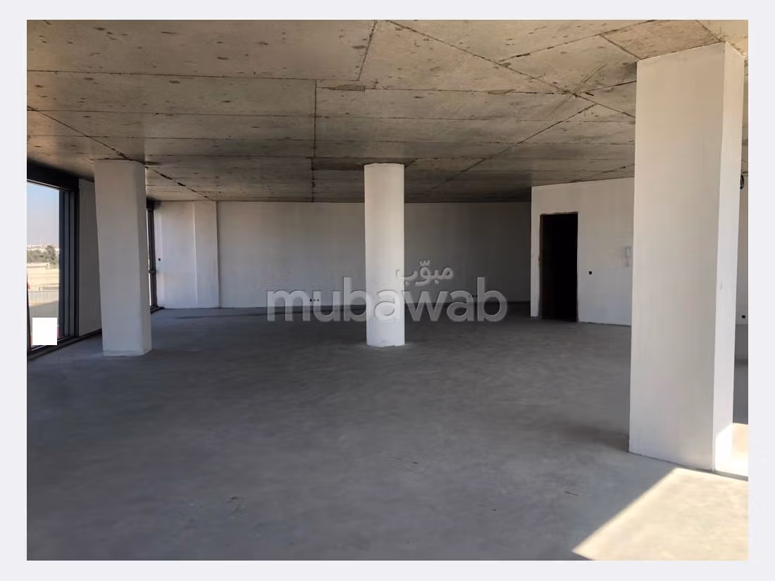 Offices for rent in Hay Hassani. Area of 179 m². Secured 24/7