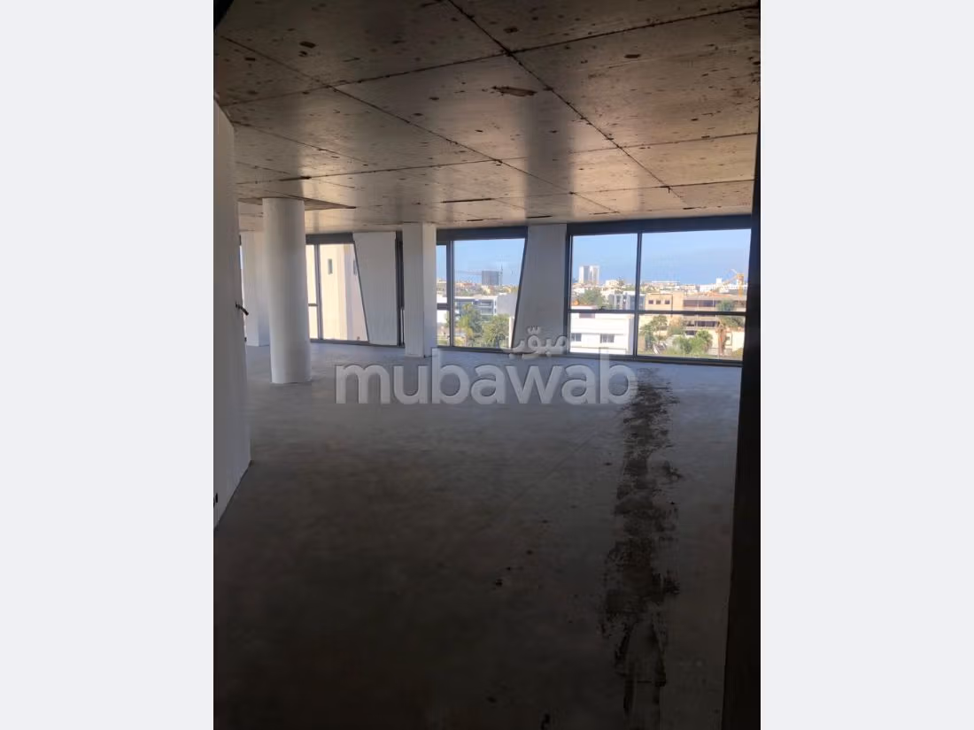 Offices for rent in Hay Hassani. Area of 179 m². Secured 24/7