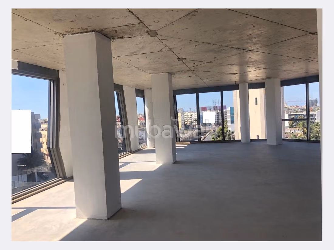 Offices for rent in Hay Hassani. Area of 179 m². Secured 24/7