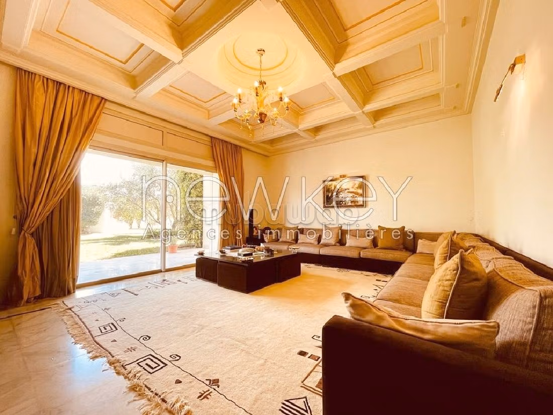 Une Somptueuse Villa de Maître à vendre à La Soukra