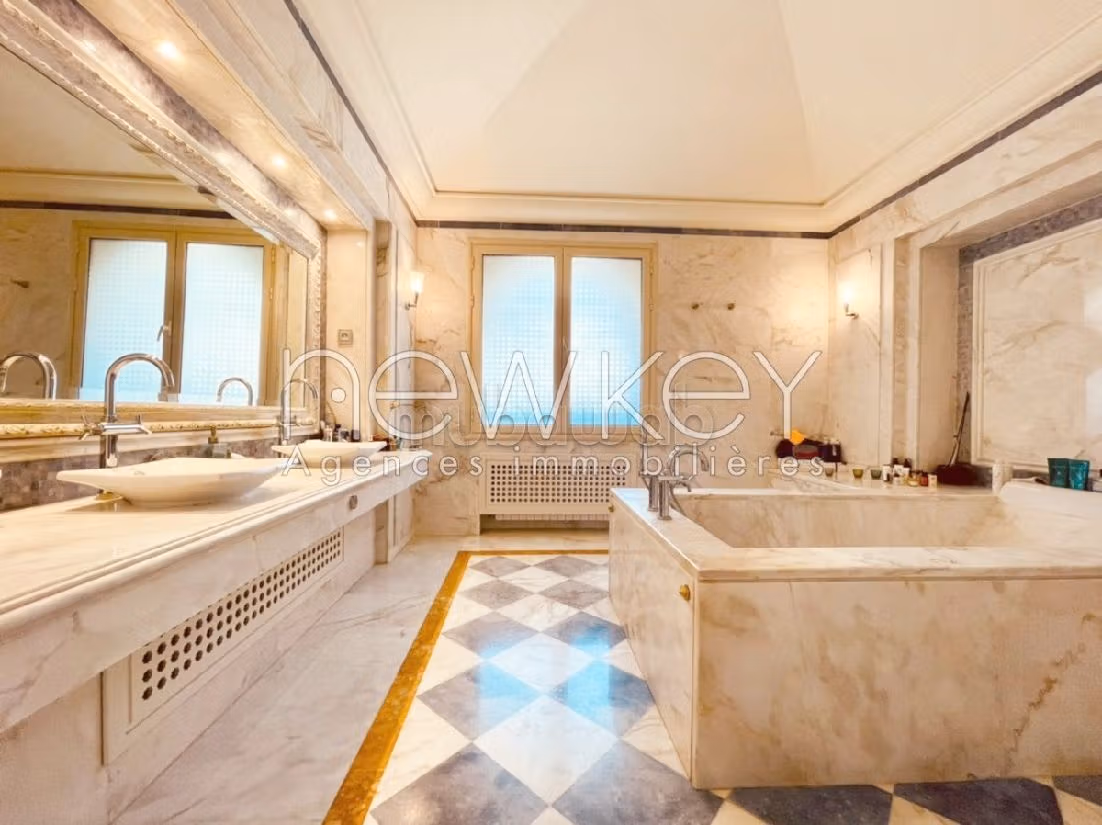 Une Somptueuse Villa de Maître à vendre à La Soukra