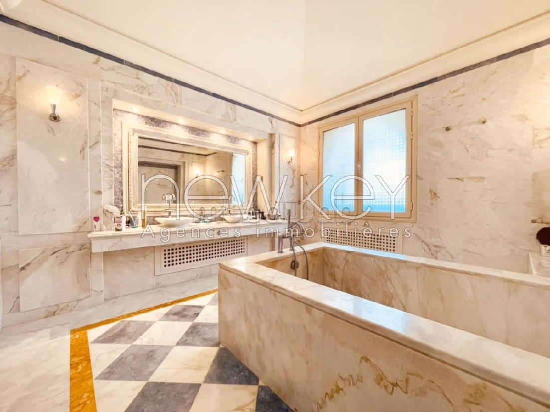 Une Somptueuse Villa de Maître à vendre à La Soukra