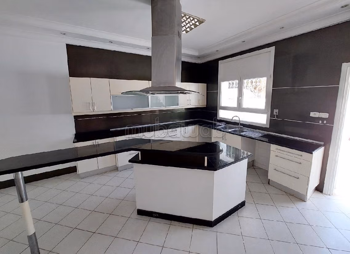 Fabulous villa for rent in Gammarth. 5 rooms. Terrace. 