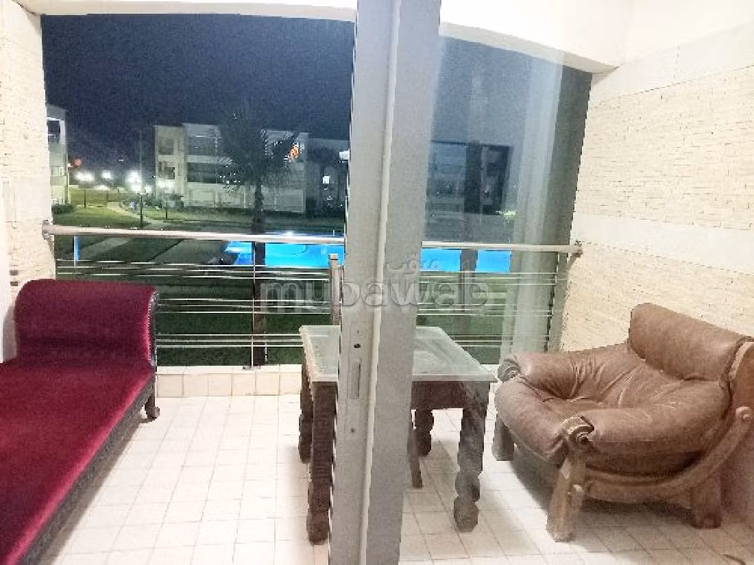 Find an apartment for rent. Total area 105 m². Traditional living room and satellite dish system