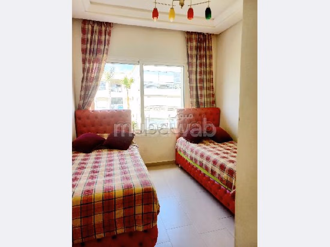 Find an apartment for rent. Total area 105 m². Traditional living room and satellite dish system