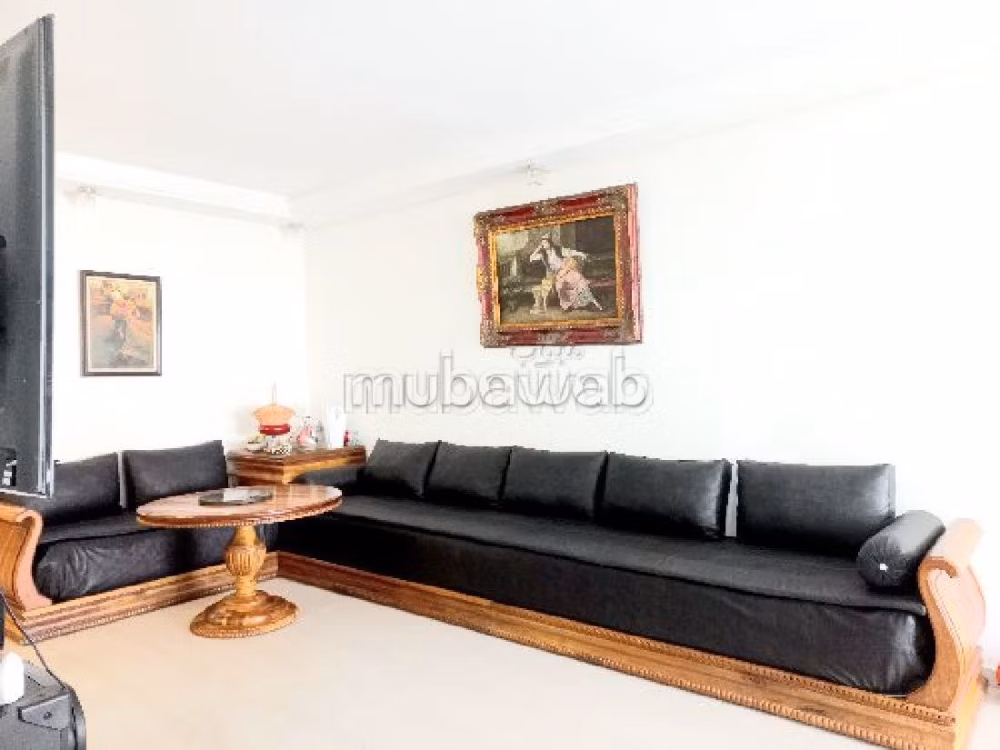 Find an apartment for rent. Total area 105 m². Traditional living room and satellite dish system