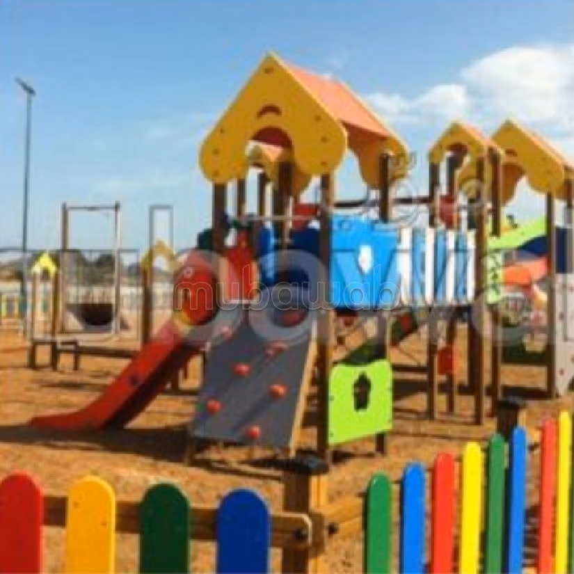 Find an apartment for rent. Total area 105 m². Traditional living room and satellite dish system