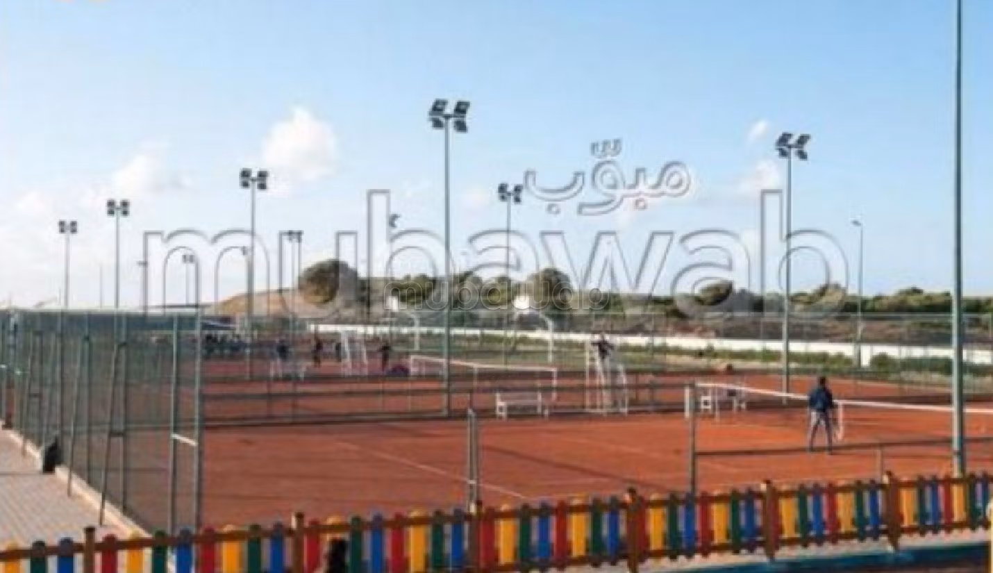 Find an apartment for rent. Total area 105 m². Traditional living room and satellite dish system