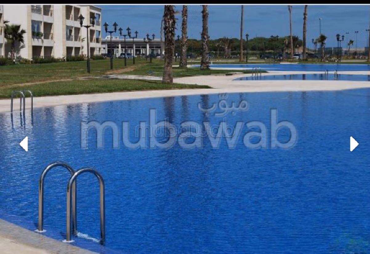 Find an apartment for rent. Total area 105 m². Traditional living room and satellite dish system