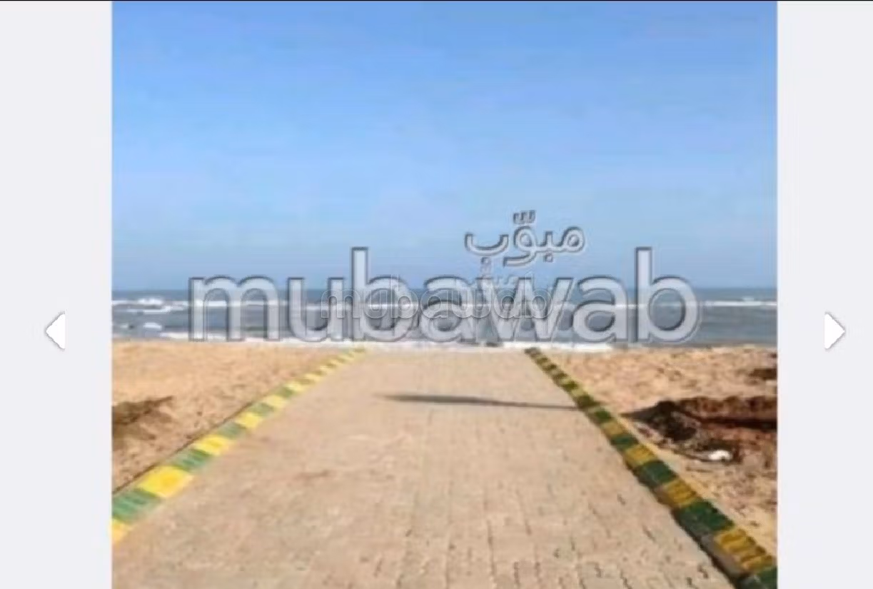 Find an apartment for rent. Total area 105 m². Traditional living room and satellite dish system