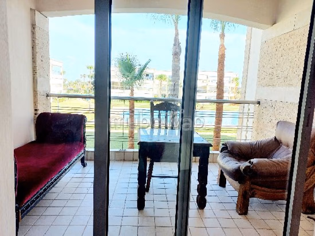 Find an apartment for rent. Total area 105 m². Traditional living room and satellite dish system