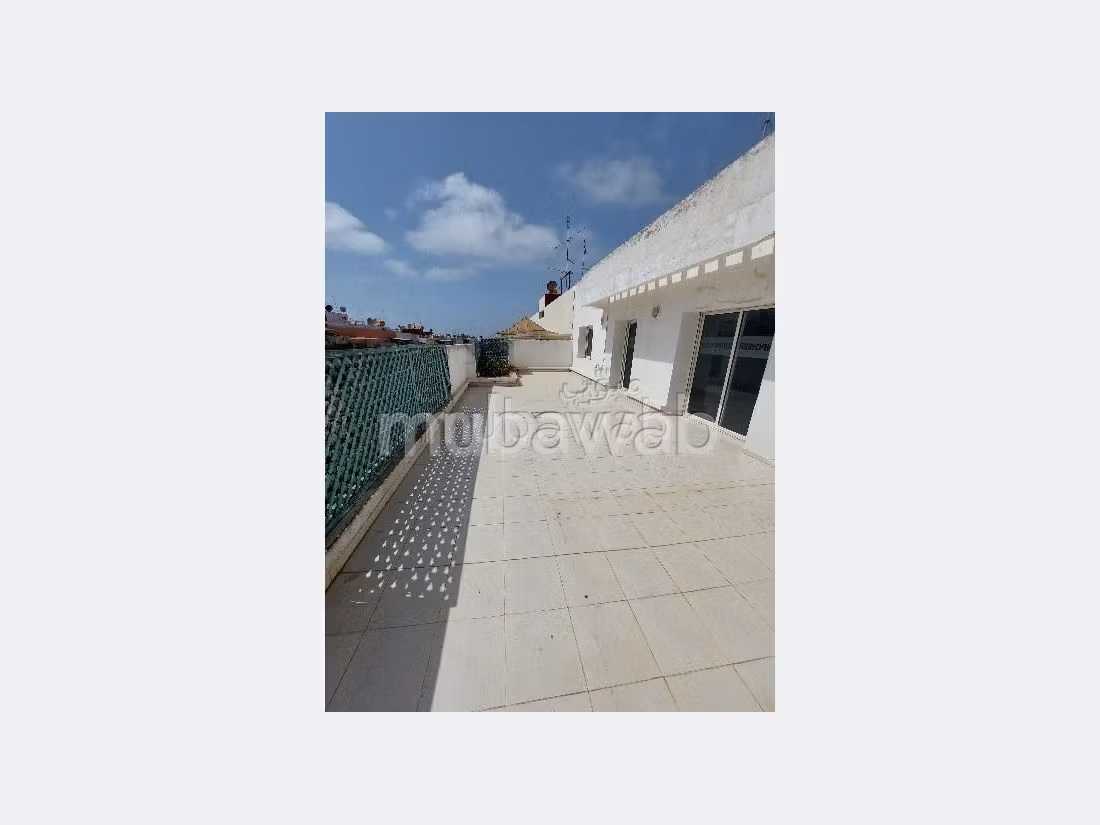 Ufficio da affittare a Agdal. Superficie di 230 m². Condizionatore e servizio di conciergerie. 