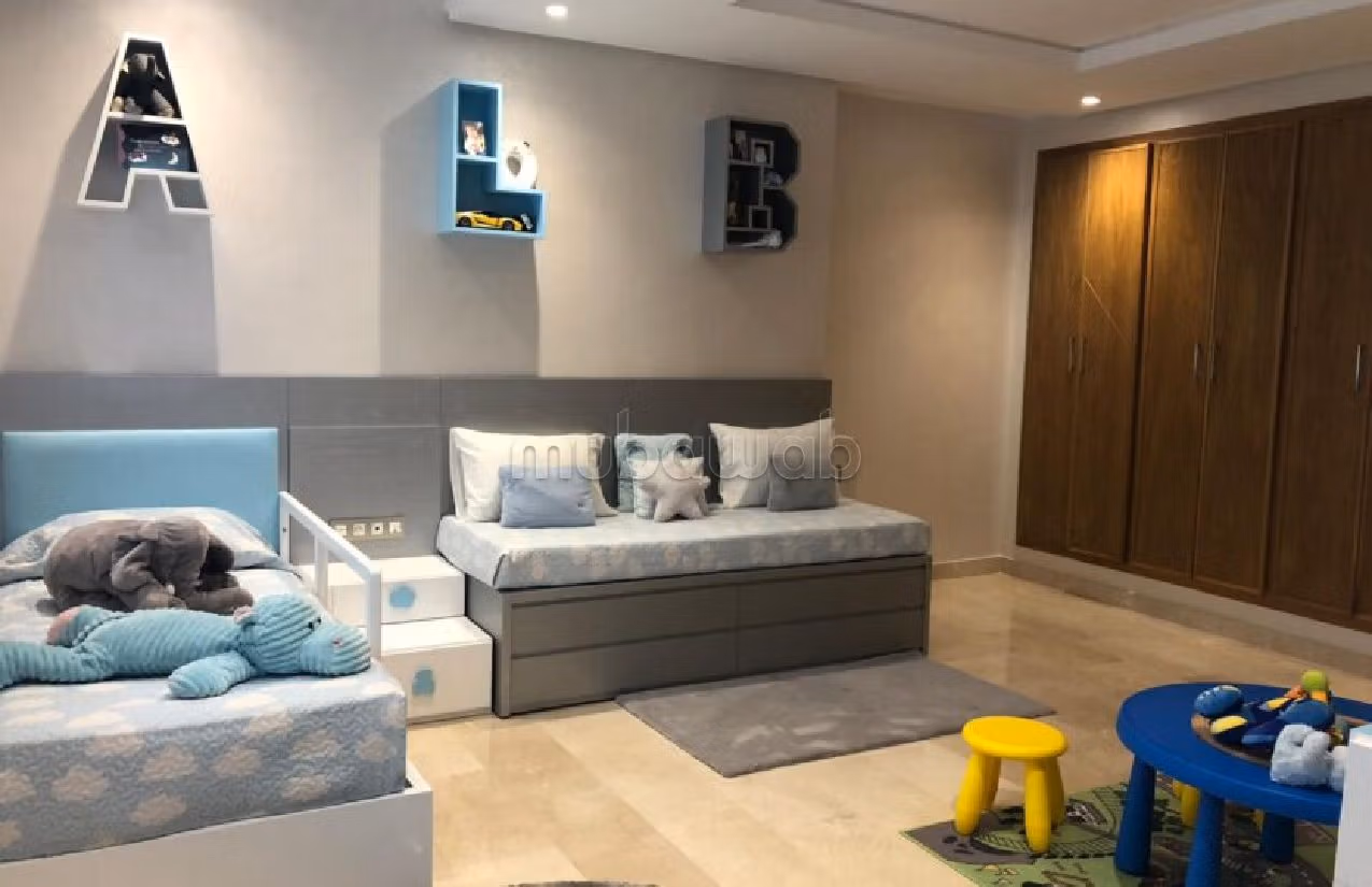 شقة رائعة للايجار بوسط المدينة. المساحة 220 م². مفروشة