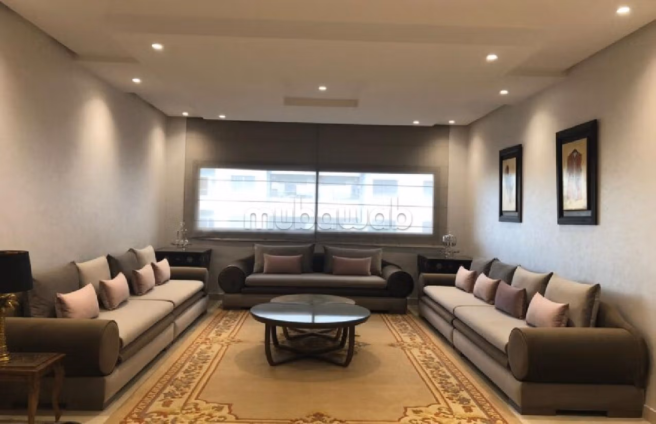 شقة رائعة للايجار بوسط المدينة. المساحة 220 م². مفروشة