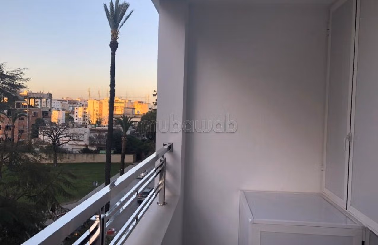 شقة رائعة للايجار بوسط المدينة. المساحة 220 م². مفروشة