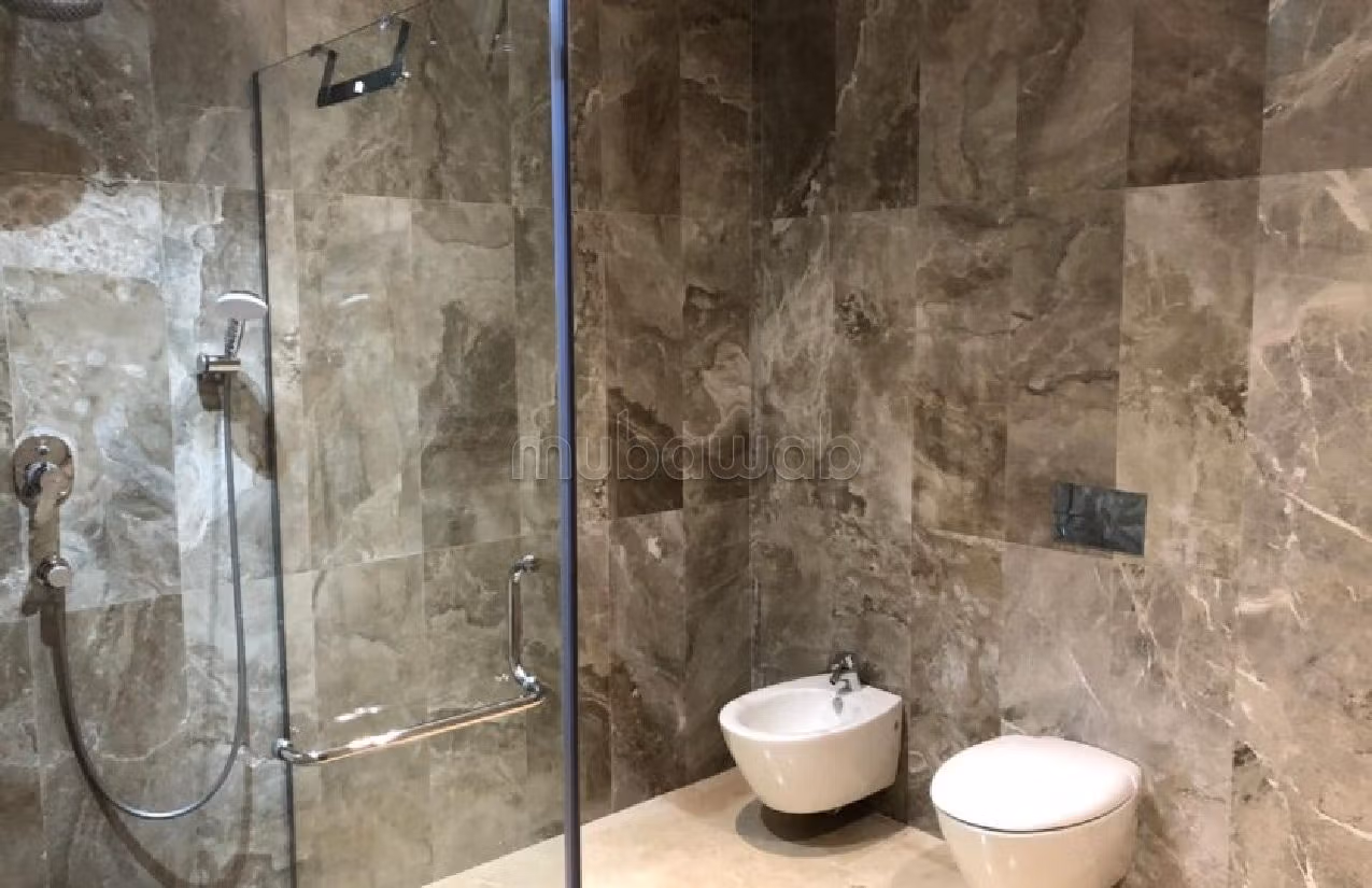 شقة رائعة للايجار بوسط المدينة. المساحة 220 م². مفروشة