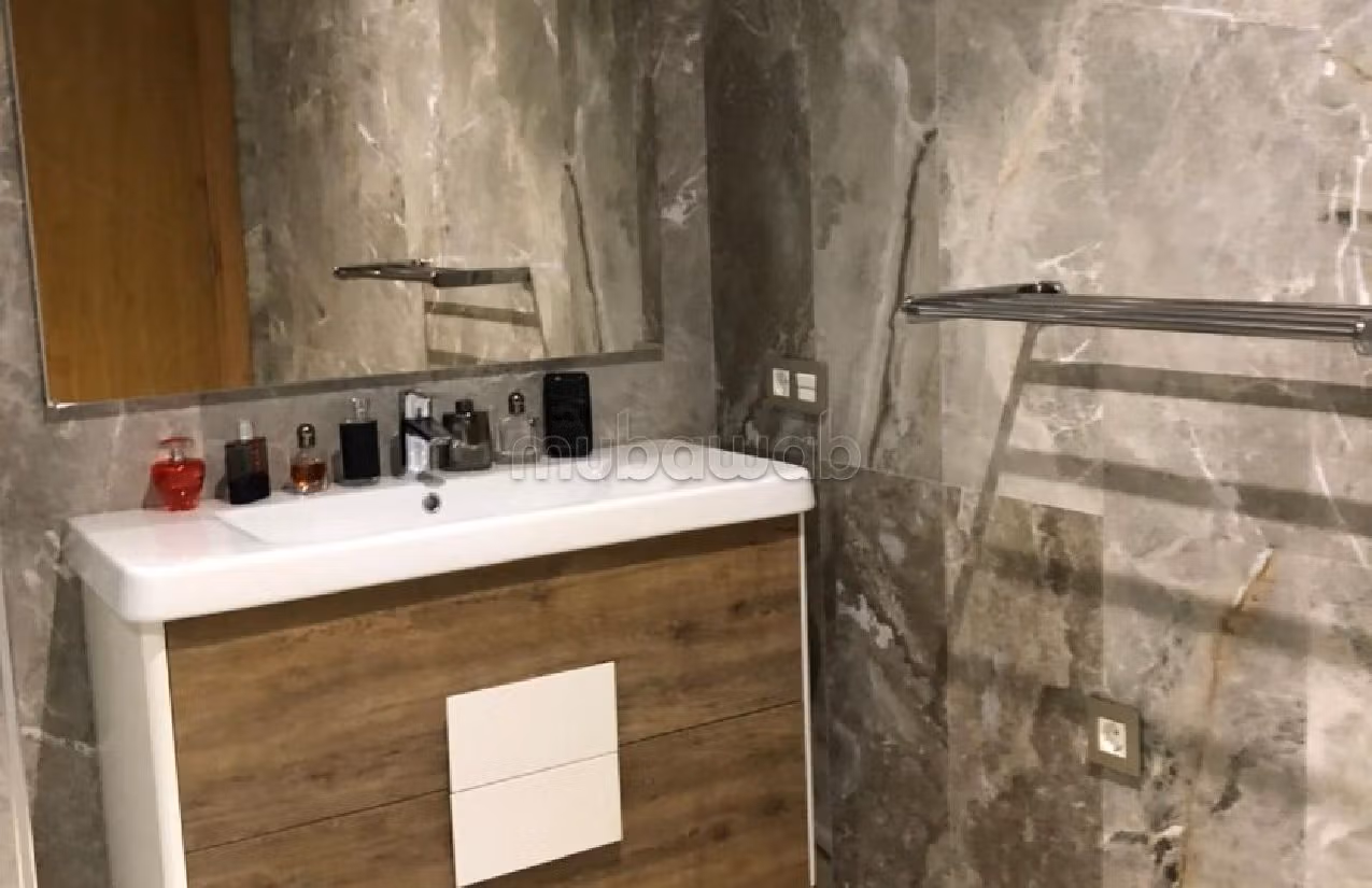 شقة رائعة للايجار بوسط المدينة. المساحة 220 م². مفروشة