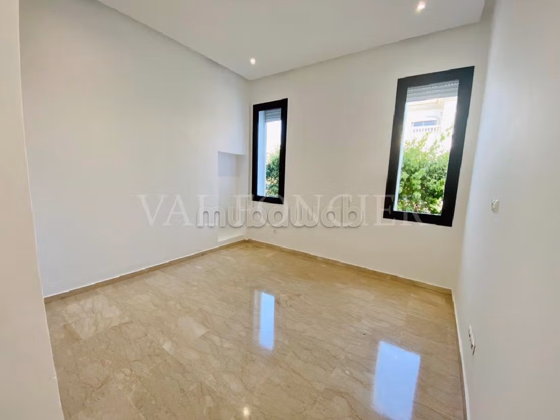 High quality villa rental in Ain Diab. Area 400 m². Green areas, Parking spaces for cars. 