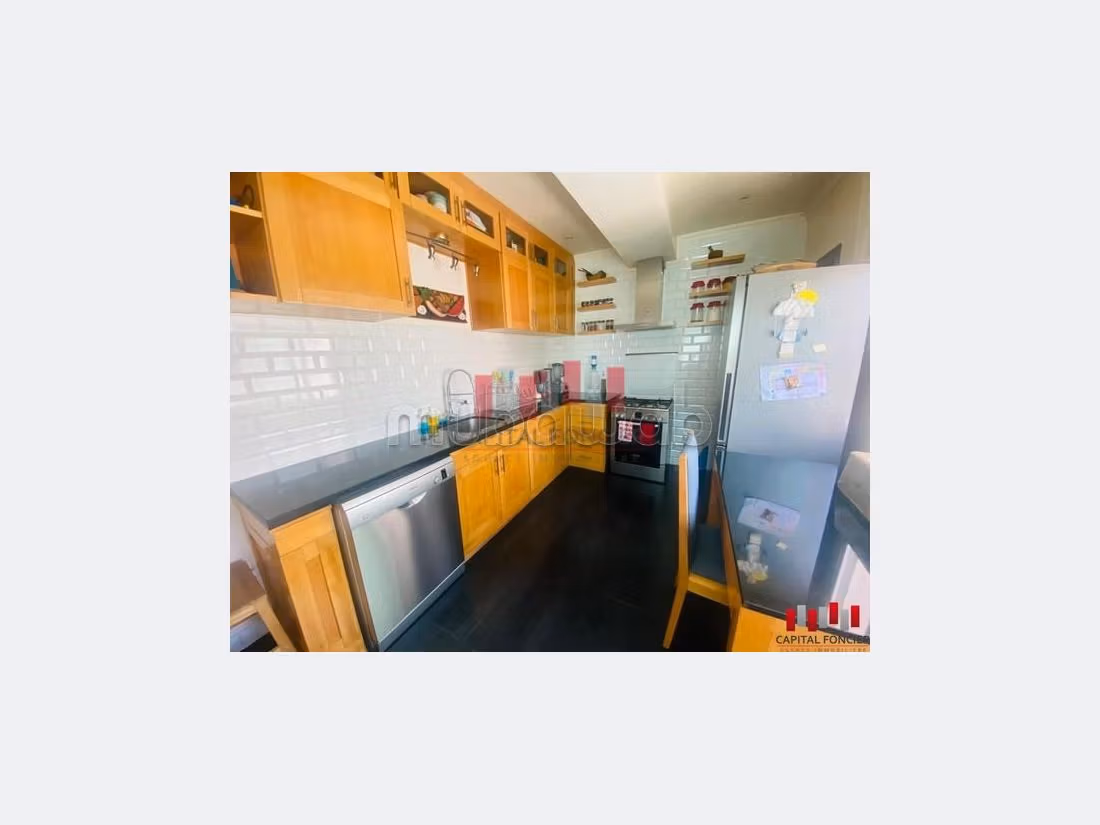 Apartment to purchase. 3 rooms. Basement. 