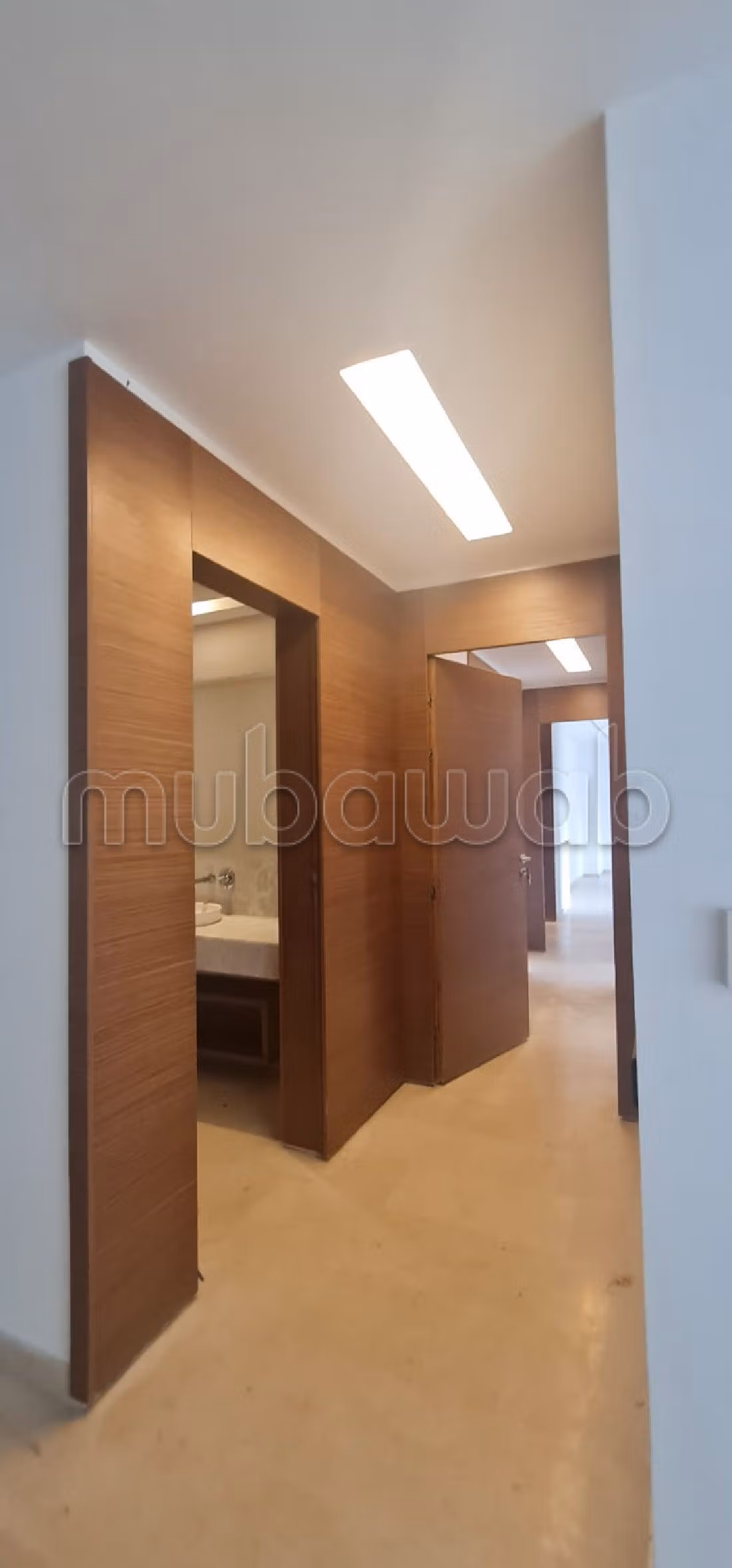 شقة جميلة للكراء ب اكدال العالي. 2 غرف رائعة. مدفأة ومكيف الهواء