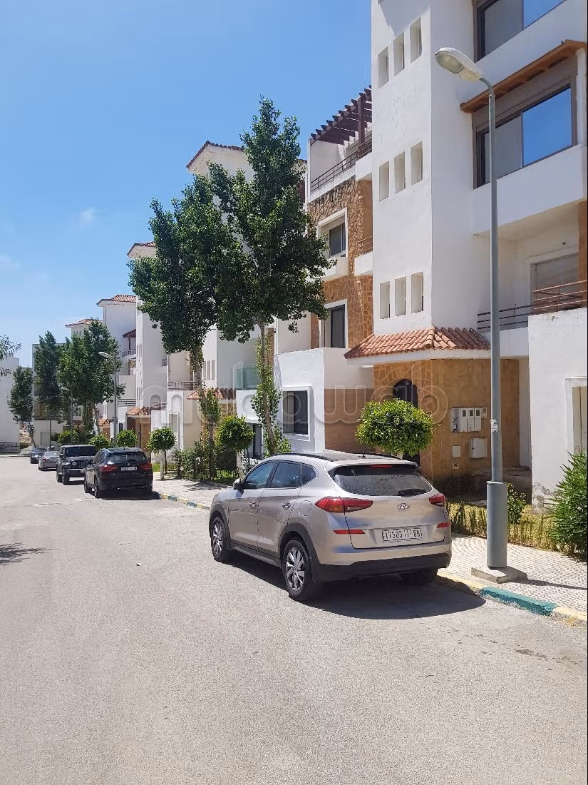 Sale of a lovely apartment in Ziaten. Area of 240 m². Beautiful sea view. 