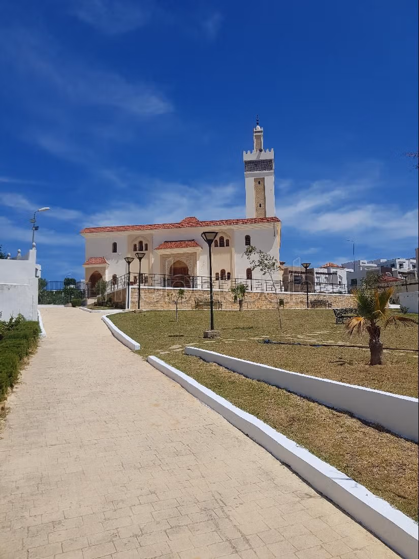 Sale of a lovely apartment in Ziaten. Area of 240 m². Beautiful sea view. 