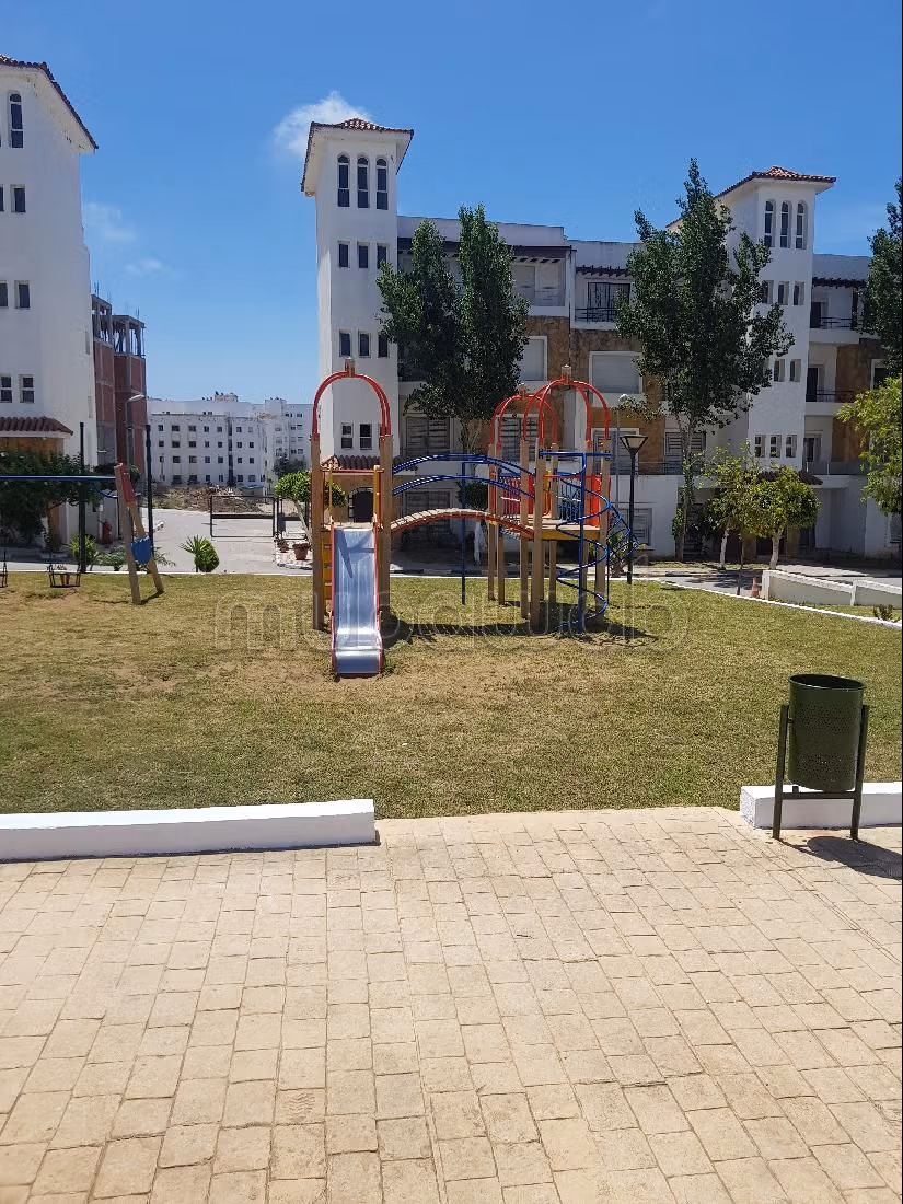 Sale of a lovely apartment in Ziaten. Area of 240 m². Beautiful sea view. 